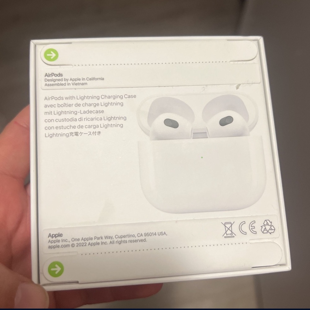 AirPods third generation - Picture 2 of 4